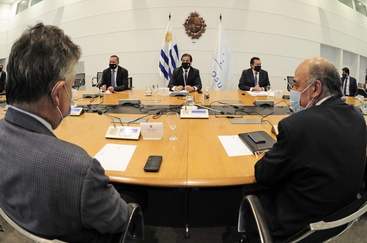 Primera mitad del periodo de gobierno con evaluación positiva, pero con alertas amarillas en seguridad e inflación