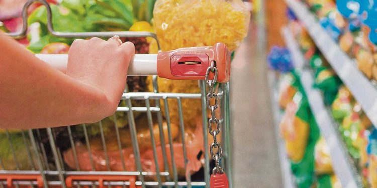 Parlamento estudia proyecto para equilibrar reglas de juego entre minoristas y supermercados