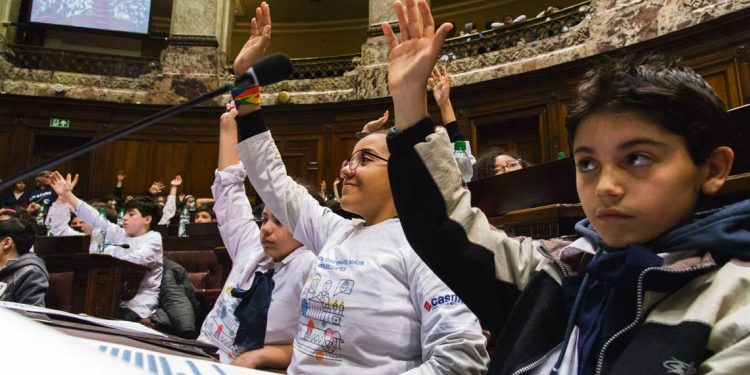 Se mantienen las tendencias de caída de nacimientos y pobreza infantil