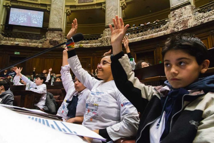 Se mantienen las tendencias de caída de nacimientos y pobreza infantil