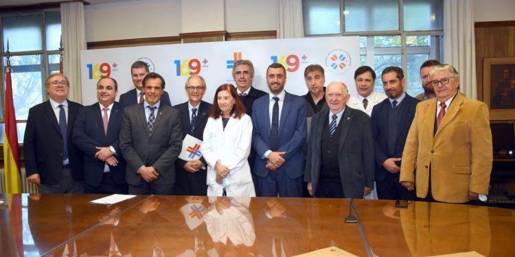 Asociación Española y Claeh firman convenio para diplomatura en Endocrinología Ginecológica