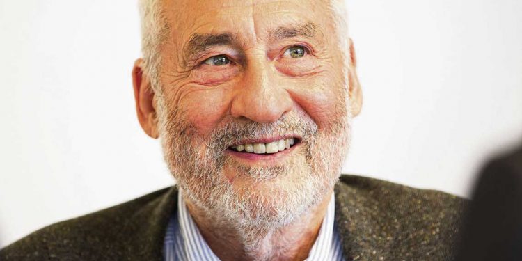 El enfoque neoliberal no funciona bien en tiempos de paz, pero es un desastre en tiempos de guerra