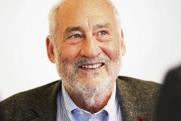 El enfoque neoliberal no funciona bien en tiempos de paz, pero es un desastre en tiempos de guerra