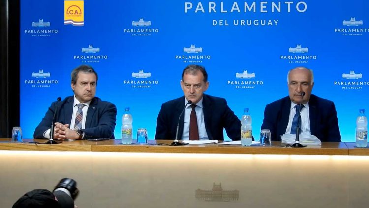 Cabildo Abierto propuso que el Senado intervenga en contratos del Estado que superen un período de Gobierno