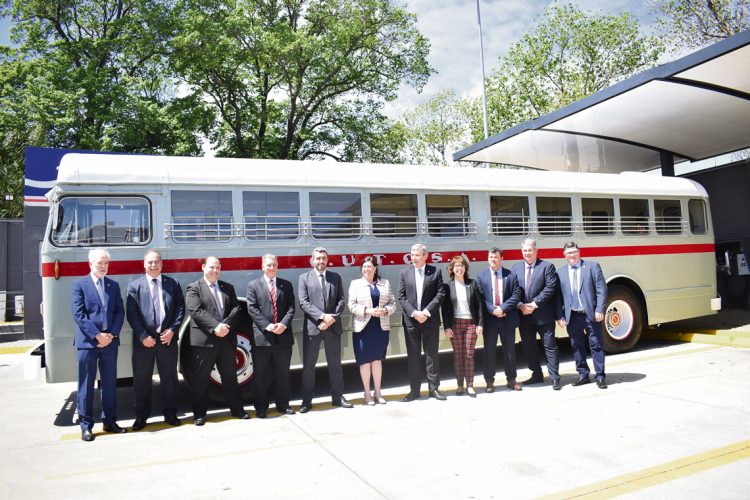 Cutcsa: del mítico bus inglés Leyland a los ómnibus eléctricos de última tecnología