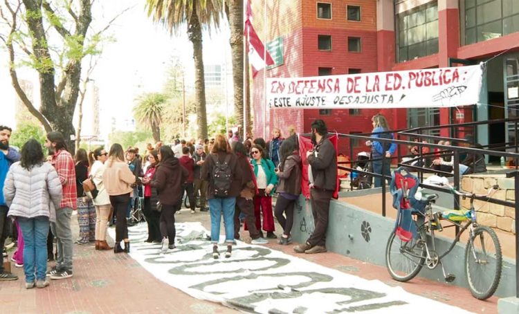 Huelga docente profundiza el conflicto en la educación