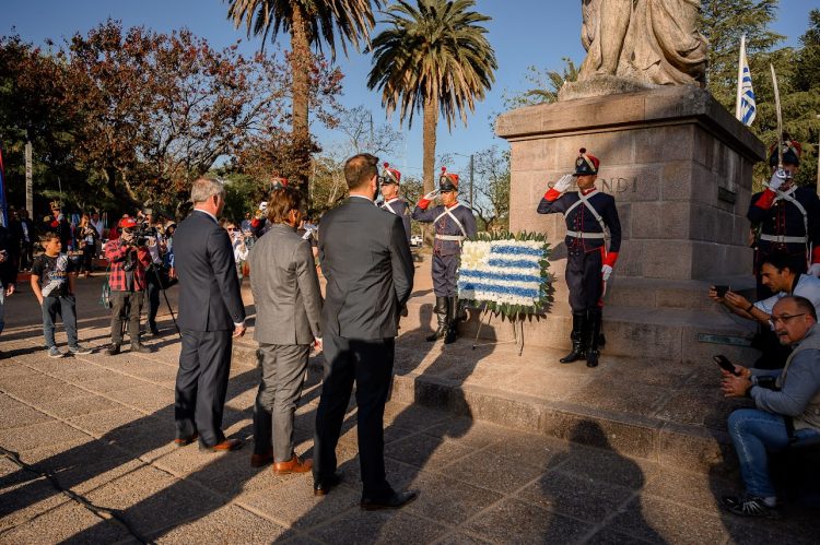 Con apelaciones a la unidad se celebraron los 197 años de la Batalla de Sarandí