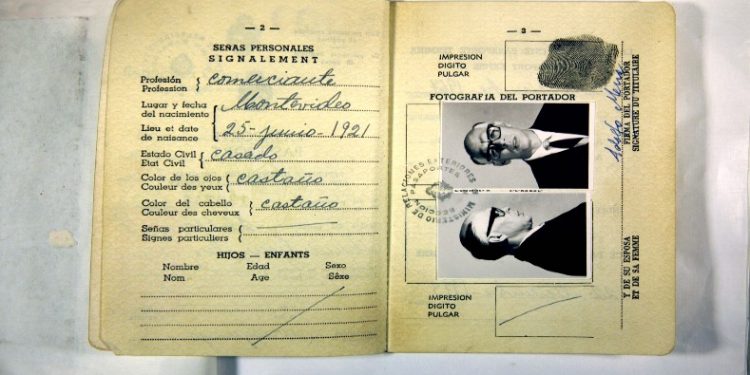 Migración y espionaje en la historia de los pasaportes uruguayos