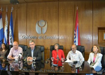 El intendente Yamandú Orsi proyecta obras con fideicomiso del BROU