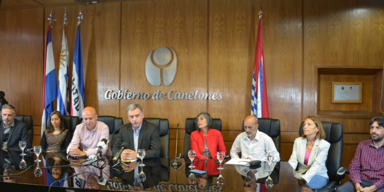 El intendente Yamandú Orsi proyecta obras con fideicomiso del BROU