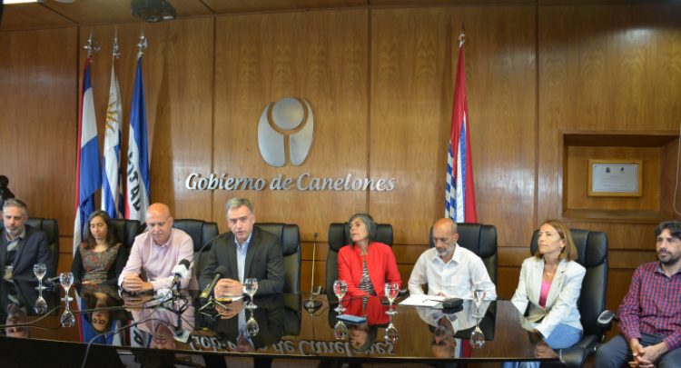 El intendente Yamandú Orsi proyecta obras con fideicomiso del BROU