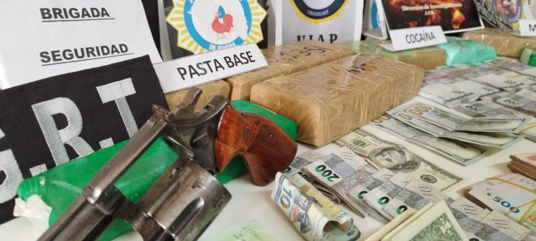 Operación “Aurora”: se incautaron drogas, armas y dinero, hay 18 formalizados