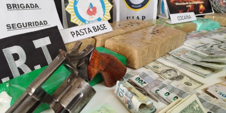 Operación “Aurora”: se incautaron drogas, armas y dinero, hay 18 formalizados