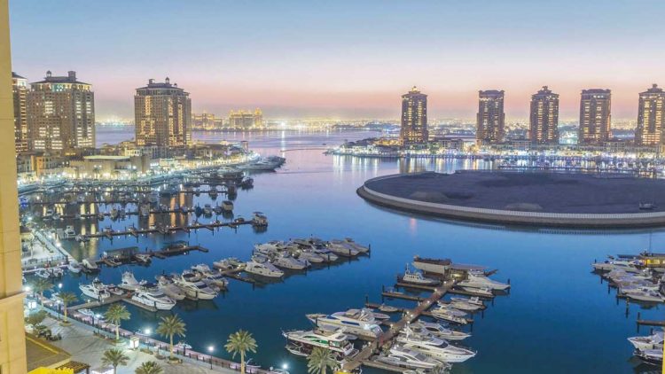 Llegamos a Doha para esperar a los celestes. ¿Godín será titular? ¿Araujo llega al 24? ¿Quién acompañará a Darwin en el ataque?