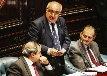 Se aprobó en comisión proyecto de Cabildo Abierto para aliviar el endeudamiento familiar