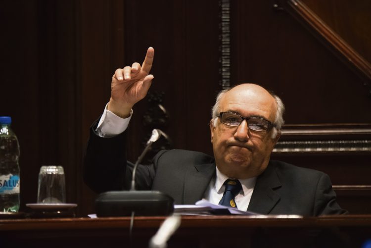 Cambio de posición de algunos legisladores del PN hace naufragar proyecto de reestructuración de deudas