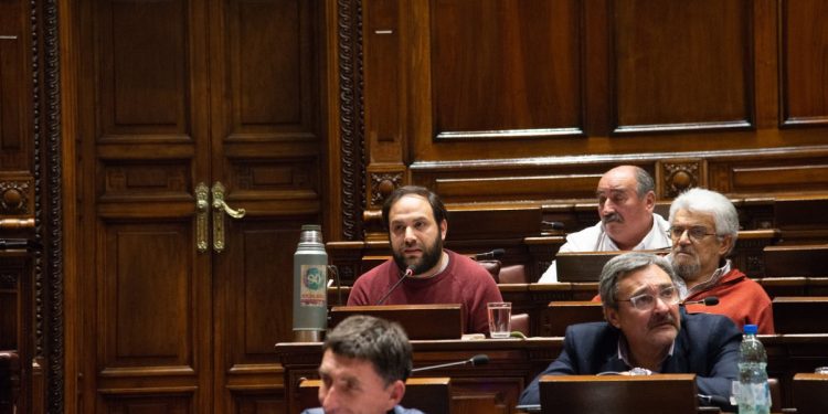 Frente Amplio propondrá que un 5% de las ganancias de los casinos online sea para el programa de salud mental