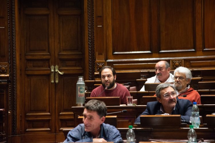 Frente Amplio propondrá que un 5% de las ganancias de los casinos online sea para el programa de salud mental