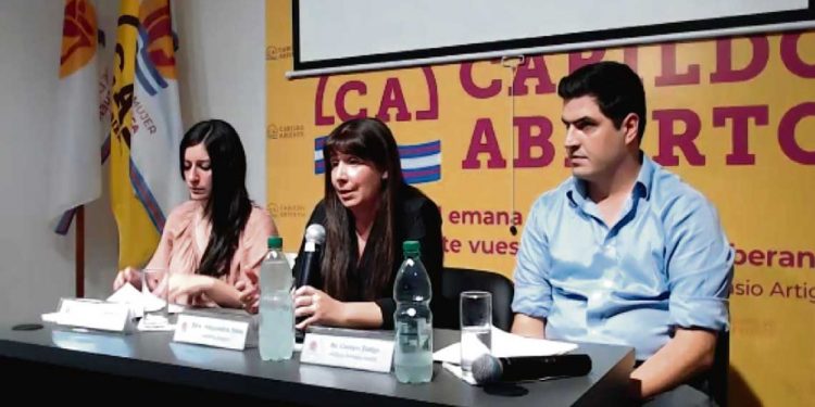 Especialistas coinciden en la urgencia de aprobar ley de cuidados paliativos