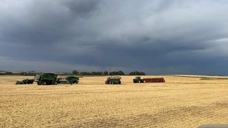 La semana comienza inestable y prosigue calurosa