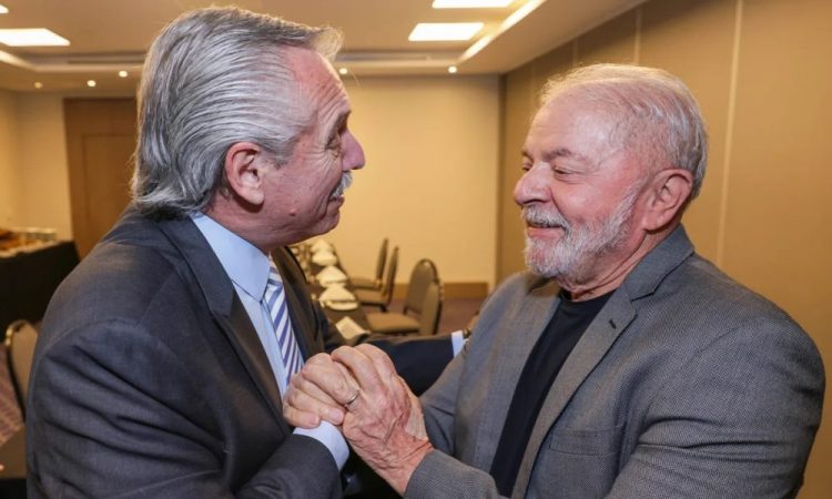 Lula vuelve al gobierno en un peleado balotage