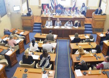 Cruces entre gobierno y oposición sanducera por Fundación A Ganar