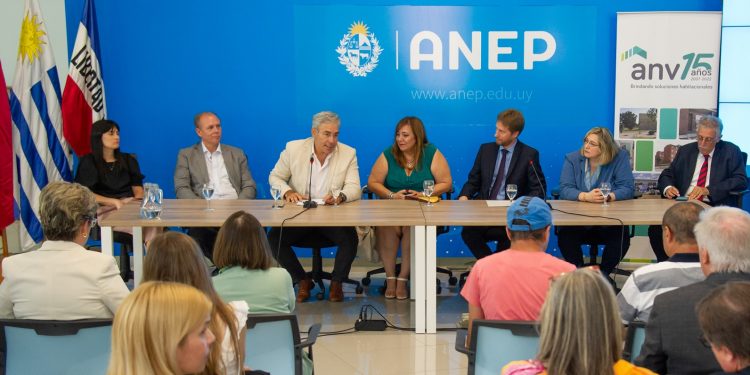 Se firmó el convenio para otorgar una sede al centro de recursos de alumnos con TEA