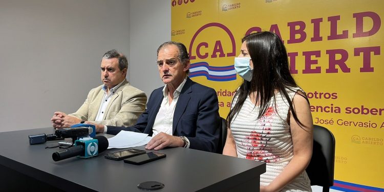 Cabildo Abierto no descarta impulsar consulta popular sobre proyecto de reestructura de deuda de las personas físicas