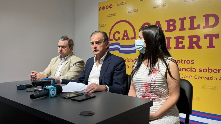 Cabildo Abierto no descarta impulsar consulta popular sobre proyecto de reestructura de deuda de las personas físicas