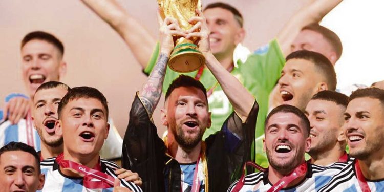 ¡Al gran fútbol argentino salud!