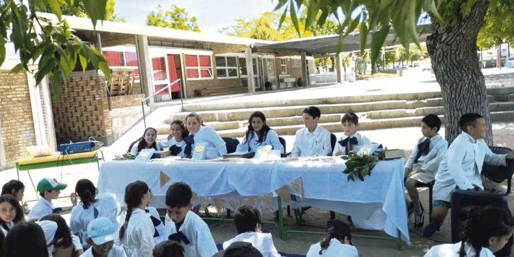 Escolares de Florida publican su propio libro