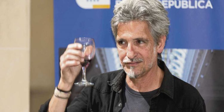 Exposición de José Pelayo en el BROU: “Distorsionados 4”