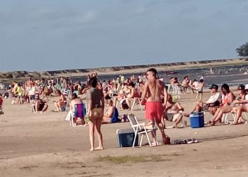 Laguna Merín es una fiesta de tanta gente que hay