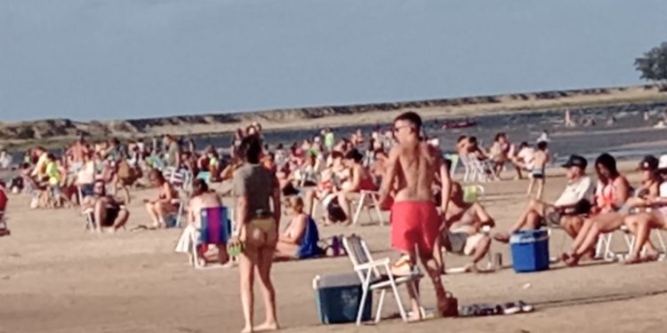 Laguna Merín es una fiesta de tanta gente que hay