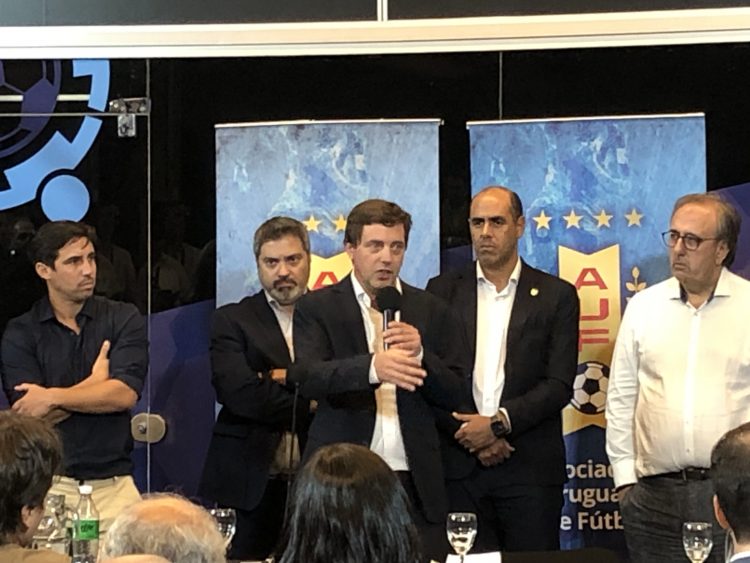 Ignacio Alonso continúa al mando de la AUF tras un inédito acto eleccionario