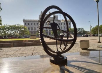 Nicolás Fariña, un melense que da segundas oportunidades a la chatarra y la convierte en arte