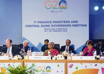 Águilas contra dragones: El lento y pronunciado declive de Europa y Estados Unidos