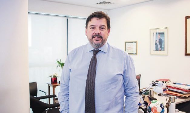 Adrián Peña: Un político que se hizo de abajo