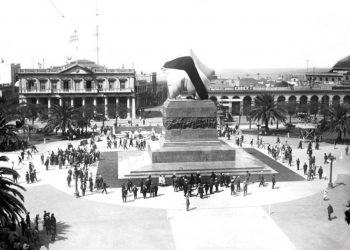El largo camino al bronce: Honrar a los héroes sirve, a un tiempo, «de premio, de estímulo y de ejemplo»