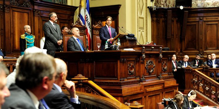 Entre críticas y elogios, los partidos se pronunciaron por las medidas anunciadas