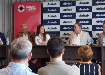 Piloto Maite Cáceres: “soy solo una joven uruguaya que quiere dar lo máximo”