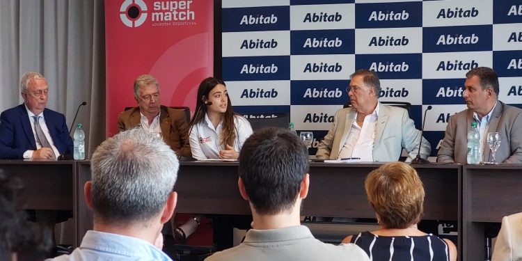 Piloto Maite Cáceres: “soy solo una joven uruguaya que quiere dar lo máximo”