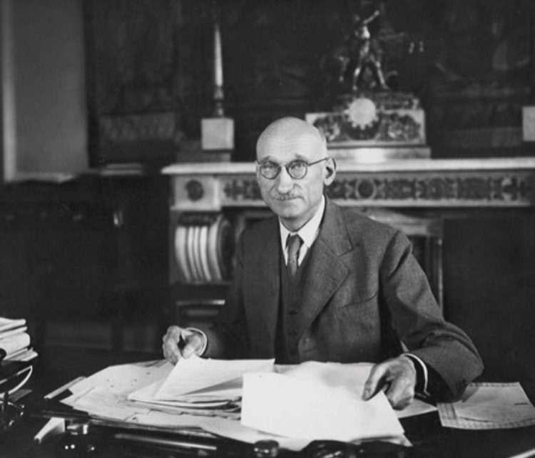 Bajo el signo de Moro