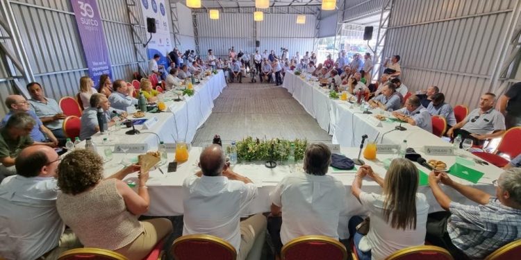 Congreso de Intendentes analiza la sequía y recibe a ministros de Ganadería y Defensa