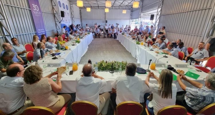 Congreso de Intendentes analiza la sequía y recibe a ministros de Ganadería y Defensa