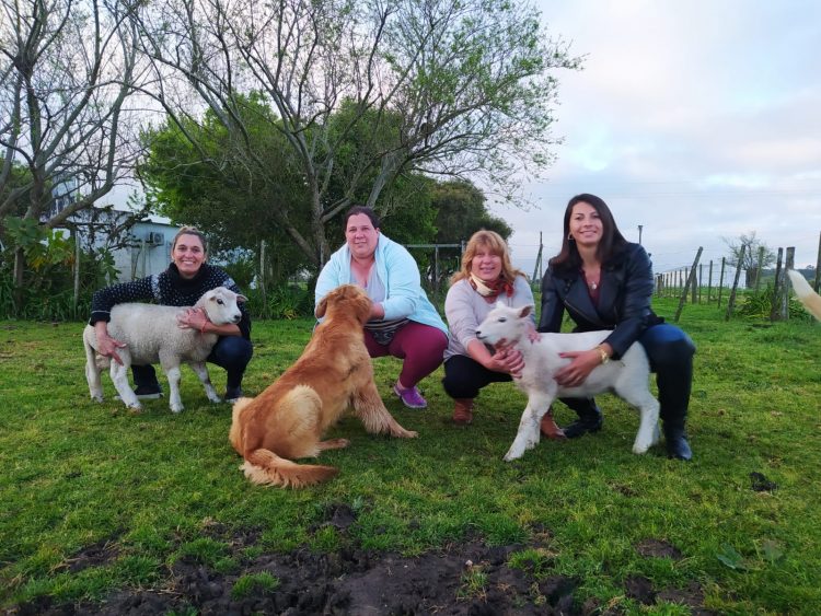 Tres grupos de mujeres rurales recibieron tierra de Colonización en Canelones y Florida