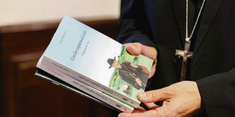 Con los zapatos al cielo. Vida de Jacinto Vera