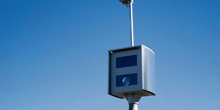 La instalación de cientos de radares genera reclamos por multas de tránsito