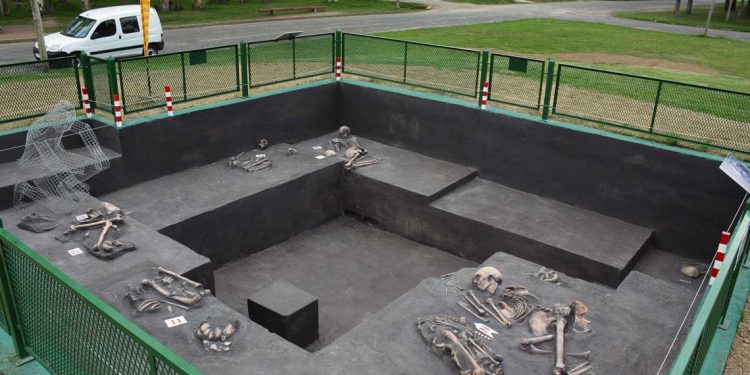 Se exhibe un cerrito indígena descubierto en la Laguna Merín en 1988