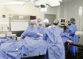 Cirujanos plásticos denuncian que médicos no especializados realizan cirugías